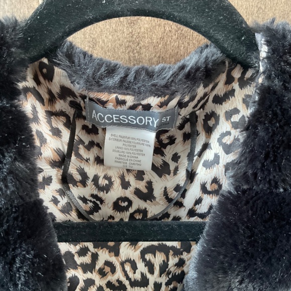 Accessory St New York Faux Fur Vest - Picture 3 of 4